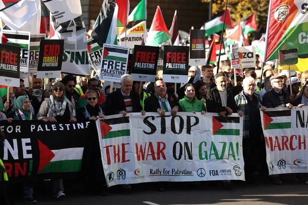 Arranca la marcha propalestina en Londres, con miles de personas portando banderas y lemas - Mundo - ABC Color