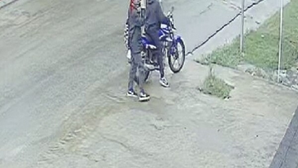 Con picana, motochorra le obligó a vaciar su caja
