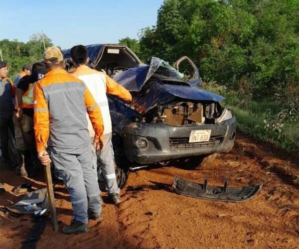 ¡Haihue! Camioneta de la Senad perdió el control y quedó como acordeón