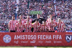 Versus / Un jugador de la Albirroja absoluta colaboró con los karape para la comida