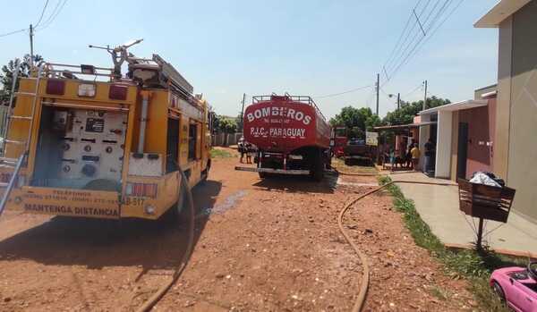 Una vivienda del barrio Jardín Aurora fue consumida parcialmente por incendio - Oasis FM 94.3