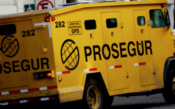 Detienen a un hombre por sacar fotos a un blindado de Prosegur - Oasis FM 94.3