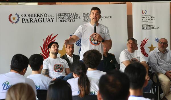 Diario HOY | Santiago Peña insta a estudiantes a que hagan escuchar sus voces