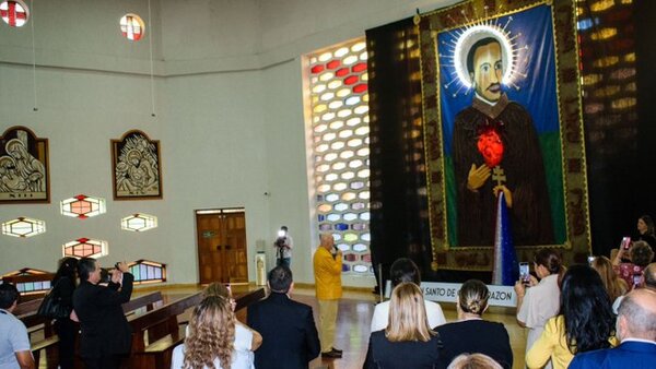 Reviven a San Roque González, primer santo paraguayo, a través de novedoso tapiz sensorial