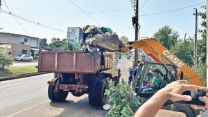 Allanan predio para sacar toneladas de basura acopiadas por reciclador