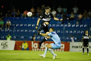 Versus / Olimpia vuelve a tropezar y se aleja de la Copa Libertadores