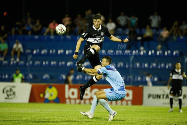 Versus / Olimpia vuelve a tropezar y se aleja de la Copa Libertadores