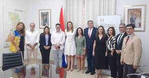 La Nación / Médicos españoles brindan atención
