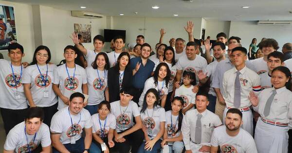 La Nación / Peña insta a los jóvenes a dejar un legado a próximas generaciones