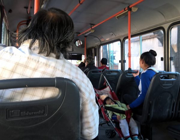 Odiseo viaja en el 103 rojo al trabajo - El Trueno