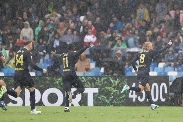 Versus / El campeón Napoli cae en su estadio ante un sorprendente Empoli