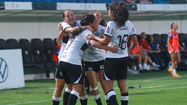 Olimpia golea a Cerro Porteño y pone pie y medio en la gran final