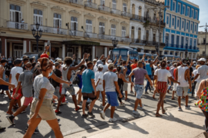 Cubanos protestan por escasez de agua potable en La Habana | 1000 Noticias