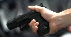 De un balazo en el rostro matan a una profesora frente a su casa