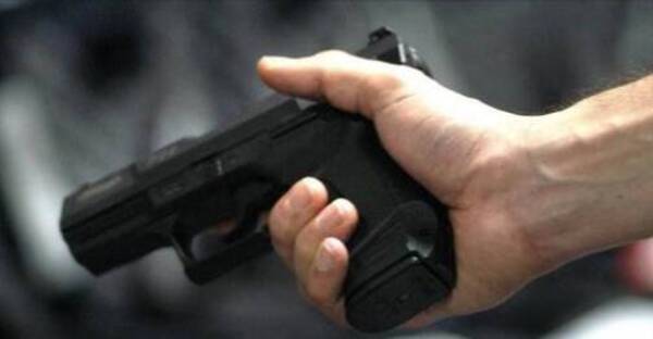De un balazo en el rostro matan a una profesora frente a su casa