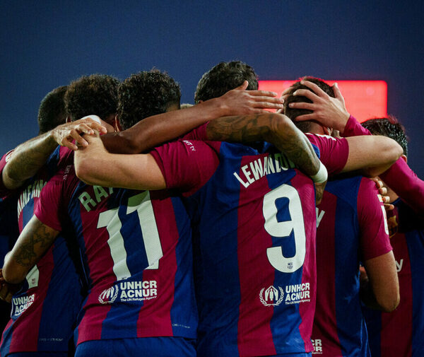 Versus / Barcelona se impone con apuros al Alavés con doblete de Lewandowski