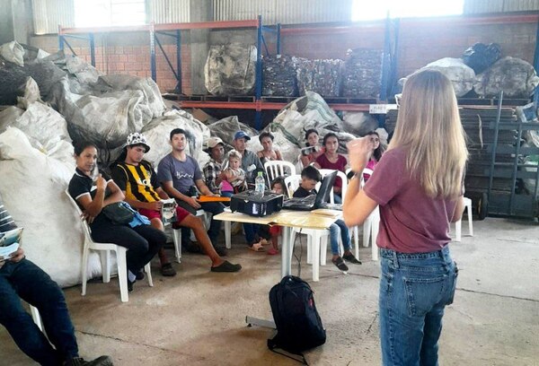 Diario HOY | Recicladores fueron capacitados en manejo adecuado de sus finanzas