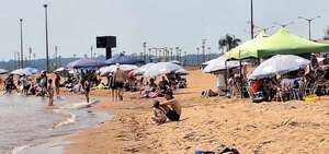 Calor extremo: Playa San José elegida como opción para refrescarse ante las altas temperaturas - Clima - ABC Color