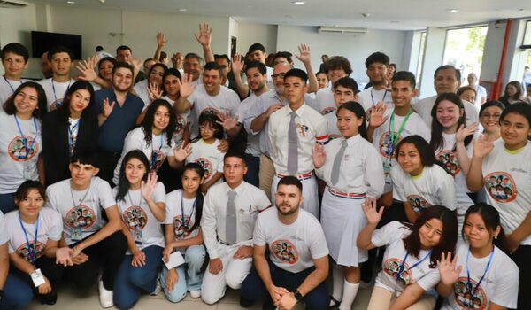 Peña se reúne con jóvenes de diferentes partes del país para analizar inquietudes - ADN Digital