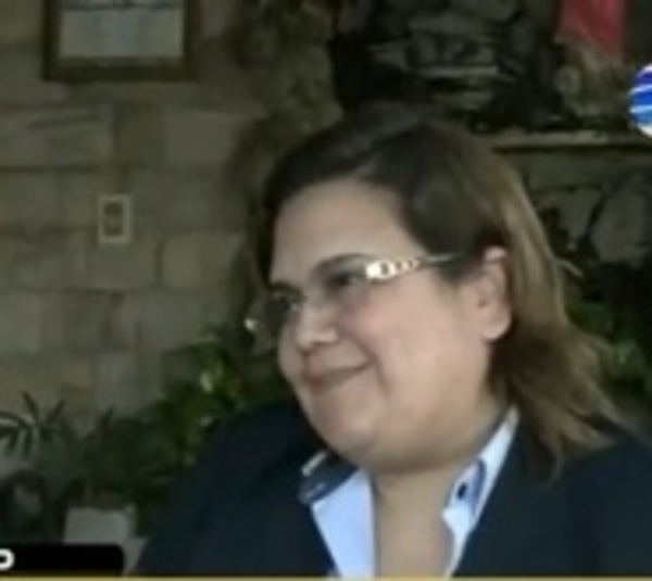 ¡Admirable! Mujer encontró dólares y quiere devolverlos - Paraguay.com