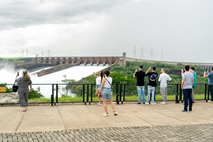 Después de 11 días de vertido de agua la Itaipu cierra vertedero - La Clave