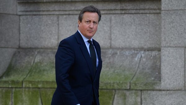 El ex primer ministro británico Cameron será ministro de RR.EE.