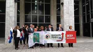 Funcionarios anuncia posible huelga en reclamo al reajuste salarial 