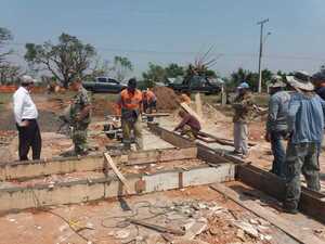 Ministerio de Defensa inicia trabajos para reconstrucción de viviendas derribadas por temporal en San Estanislao | RADIO NACIONAL