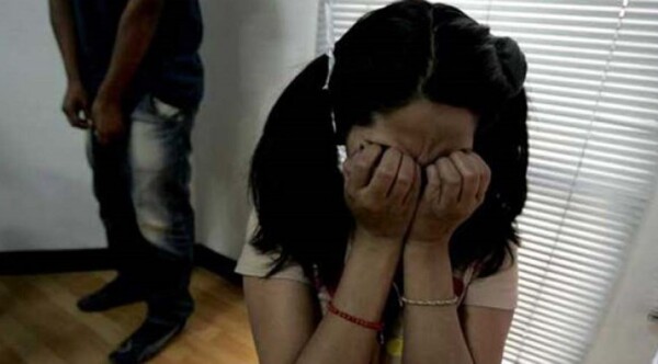 Procesan en rebeldía a abusador sexual de una menor y a madre de su víctima - La Clave