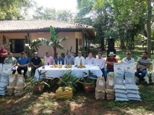Entregaron 200 bolsas de semillas de alta genética a productores de San Pedro