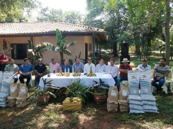 Entregaron 200 bolsas de semillas de alta genética a productores de San Pedro