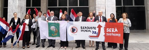 Magistrados volvieron a manifestarse por un reajuste salarial - Judiciales.net