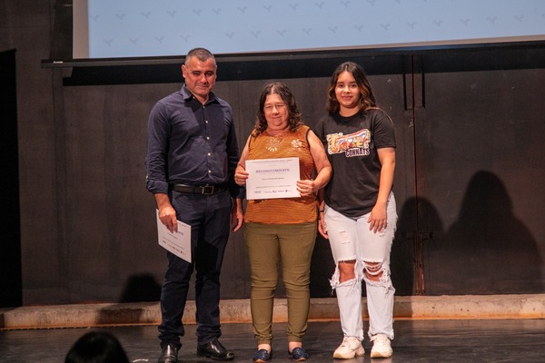 Por defender la memoria histórica y el medioambiente, premian a seis personas - trece