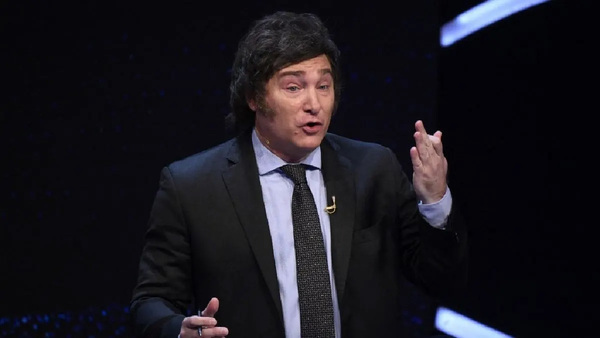 Javier Milei confirm贸 que dolarizar谩 la econom铆a argentina y cerrar谩 el Banco Central - Revista PLUS