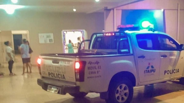 Comisario muere tras recibir descarga eléctrica al cambiar un foco