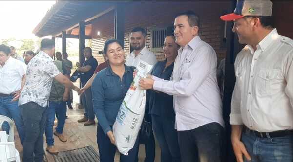 Entregan semillas a familias en San Pedro para impulsar la agricultura familiar campesina - trece