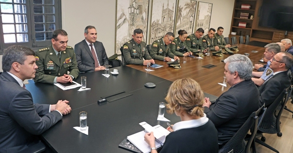 Reunión entre delegación de seguridad de Colombia y familiares de secuestrados