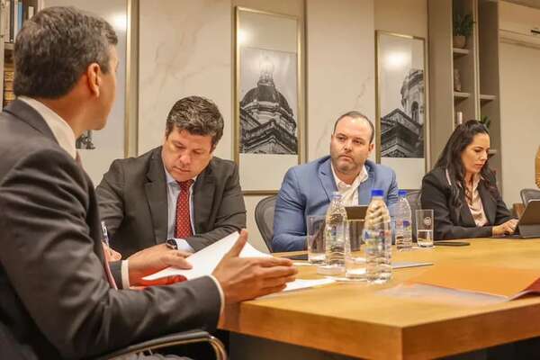 Santiago Peña confirma viaje a Dubái para cumbre del clima - Política - ABC Color