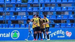 Guaraní gana, sigue soñando y confirma el descenso de Resistencia