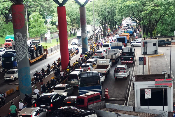 Transportistas piden mediación en conflicto generado por los controles en la frontera - La Clave