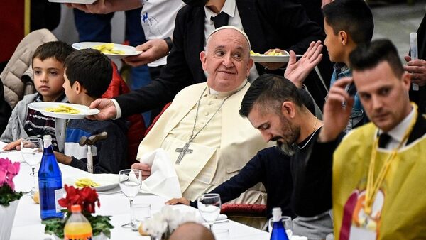 Francisco almorzará el domingo con miles de pobres en el Vaticano y pedirá por su "dignidad" - .::Agencia IP::.
