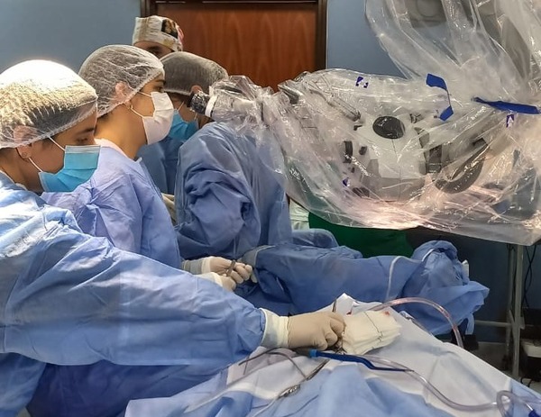 Diario HOY | Extraen tumor gigante del ojo de una paciente