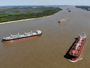 Paraguay pide navegar con un convoy de barcazas para verificar la Hidrovía · Radio Monumental 1080 AM