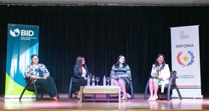 Autoridades participaron en panel sobre rol de las mujeres en el desarrollo