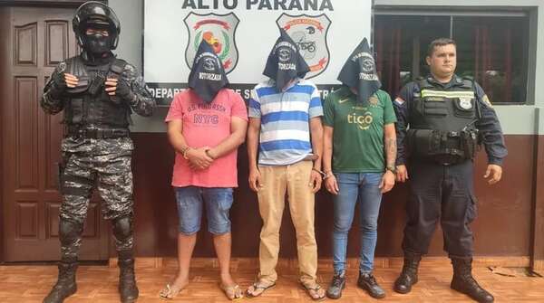 Vio su furgón hurtado, avisó a la Policía y lograron aprehender a los supuestos delincuentes - ABC en el Este - ABC Color