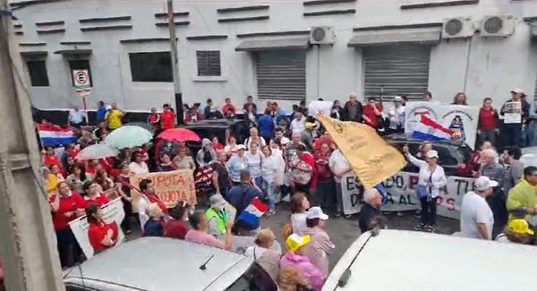 Prosiguen protestas contra creación de superintendencia de jubilaciones y pensiones - Megacadena - Diario Digital