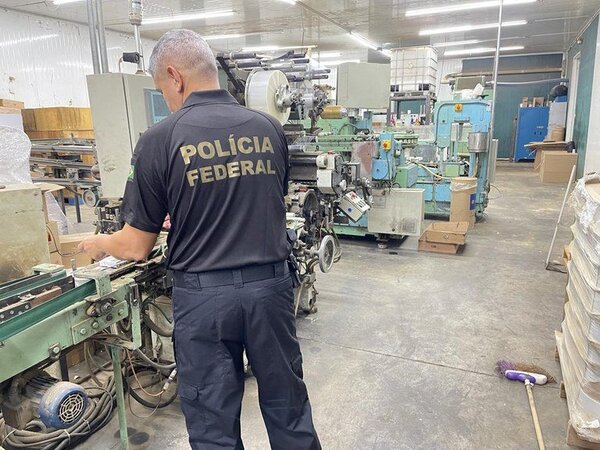 Brasil desmantela organización dedicada al contrabando y falsificación de cigarrillos paraguayos · Radio Monumental 1080 AM