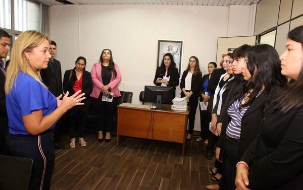 Estudiantes de Derecho conocieron funcionamiento de dependencias judiciales