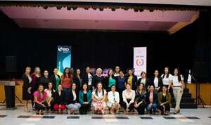 Infona y el BID lanzan programa de liderazgo orientado a mujeres
