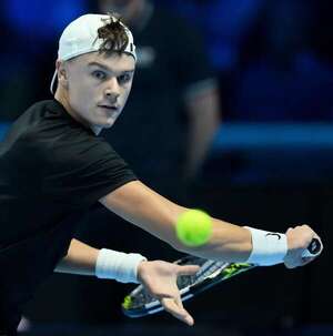 Rune gana en el Masters ante un Tsitsipas que abandona tras tres juegos - Tenis - ABC Color